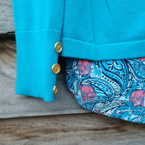 🆕Crown & Ivy Sweater Top Gold Buttons Solid Top Floral Bottom Small NWOT - Picture 7 of 12